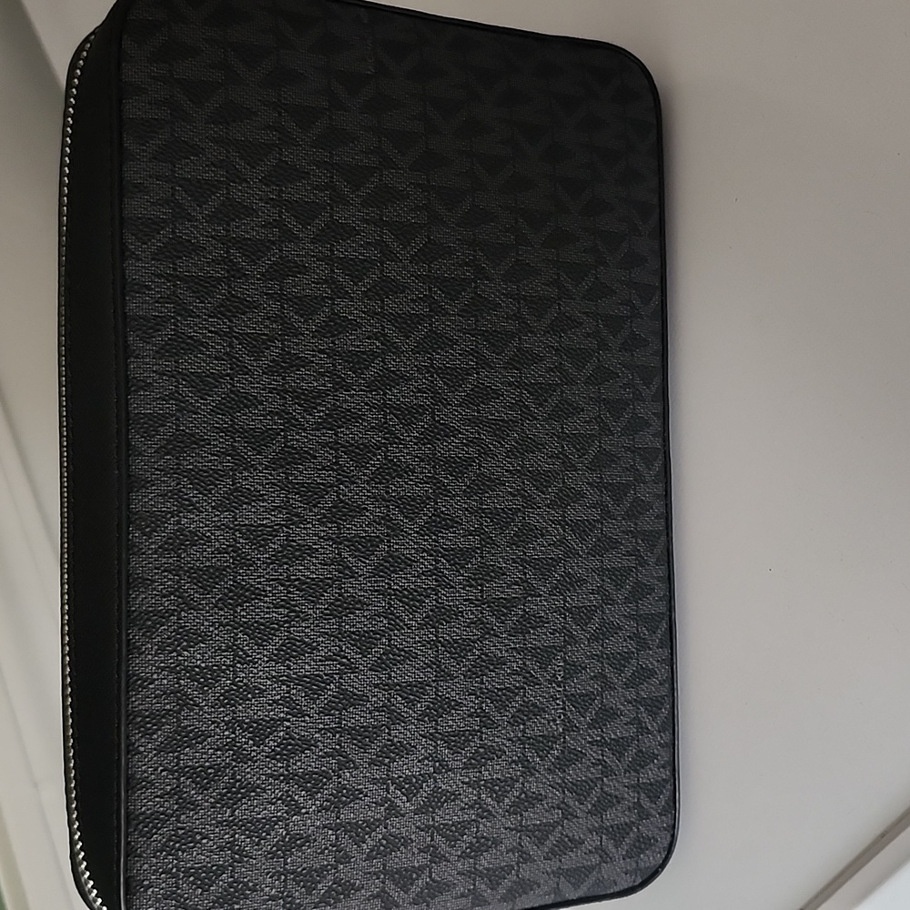 MICHAEL KORS Jet Set Black Crossbody Silver Chain NWT - Picture 5 of 6